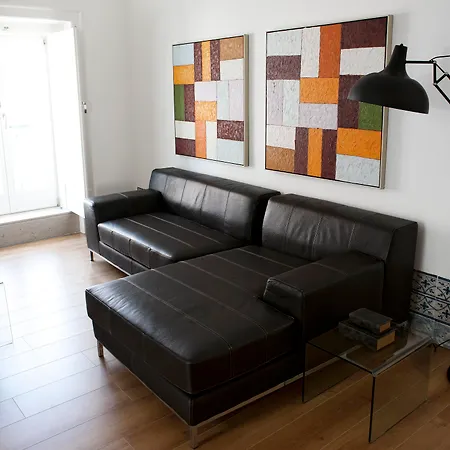Serviced - Baixa Apartmán