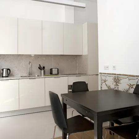 Serviced - Baixa Apartmán