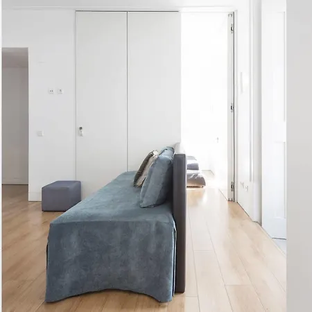 Serviced - Baixa Apartmán