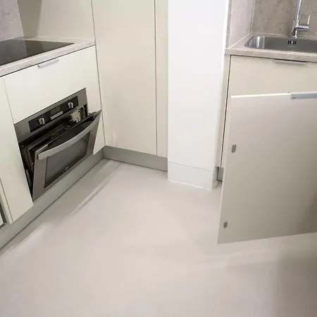 Serviced - Baixa Apartmán
